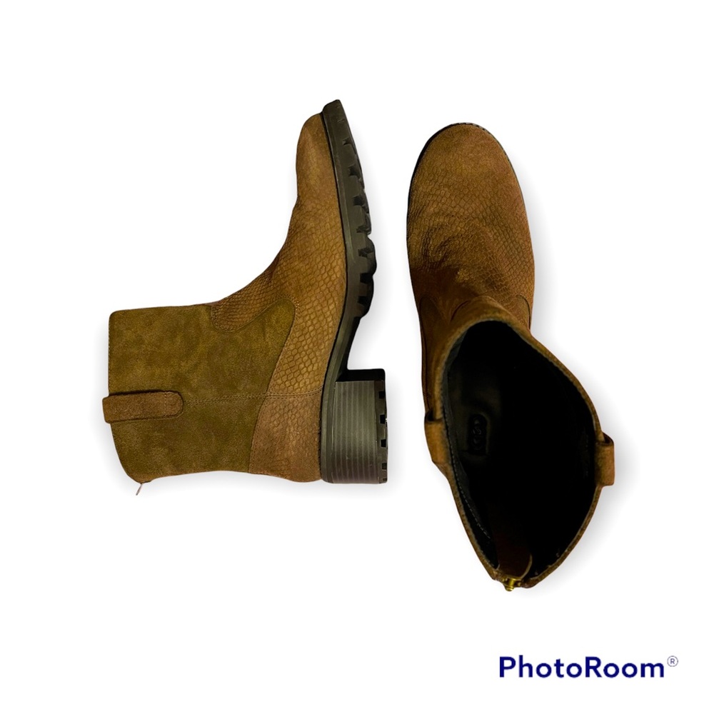 Leather lug sole ankle boots, like new. Size 11